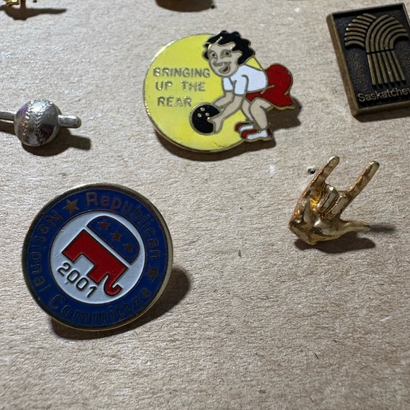 22 Pin Collection - Picture 4 of 4
